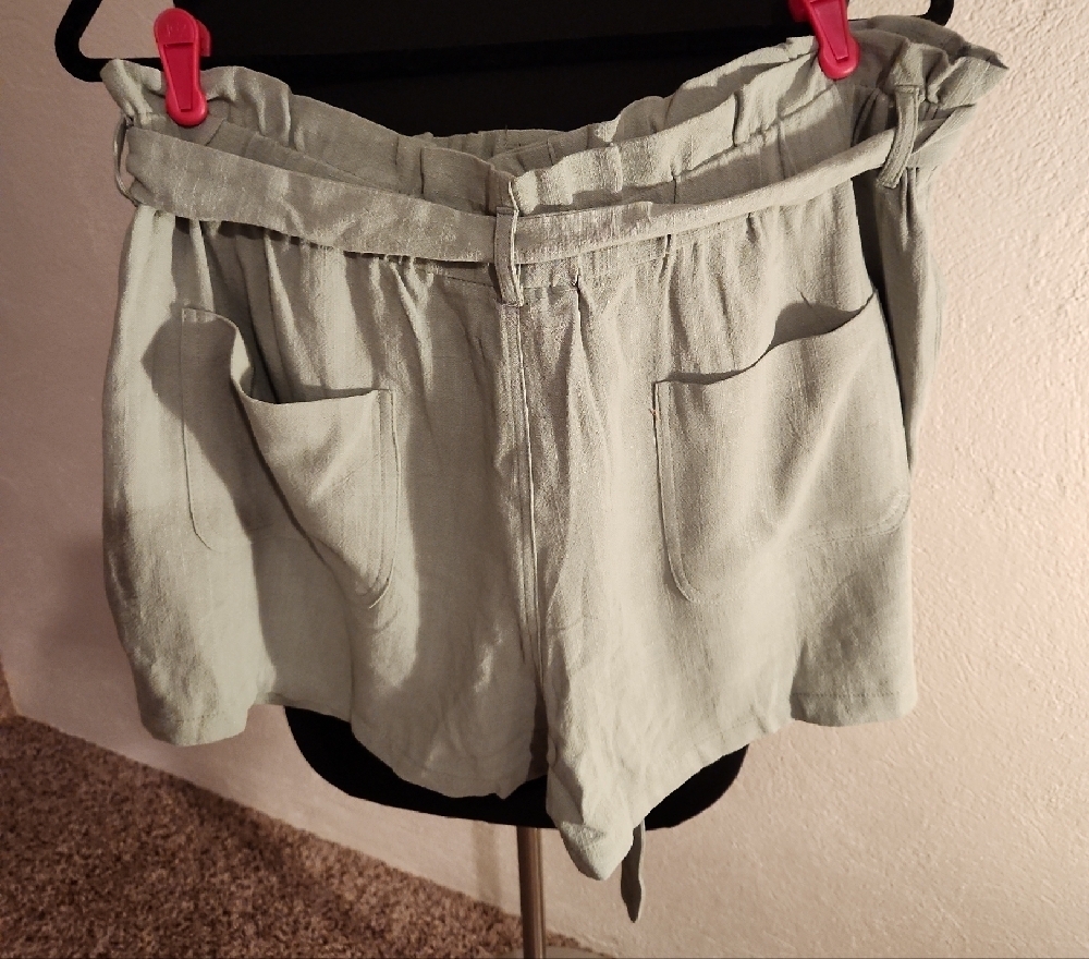 GeeGee High Waist Paperbag Shorts Light Sage Women's 3X NWT - Picture 2 of 6